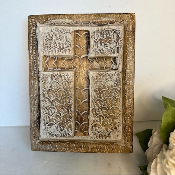 Hand Carved Wooden Antique White Wash Distress Cross Religious Christian Decor - Picture 2 of 7